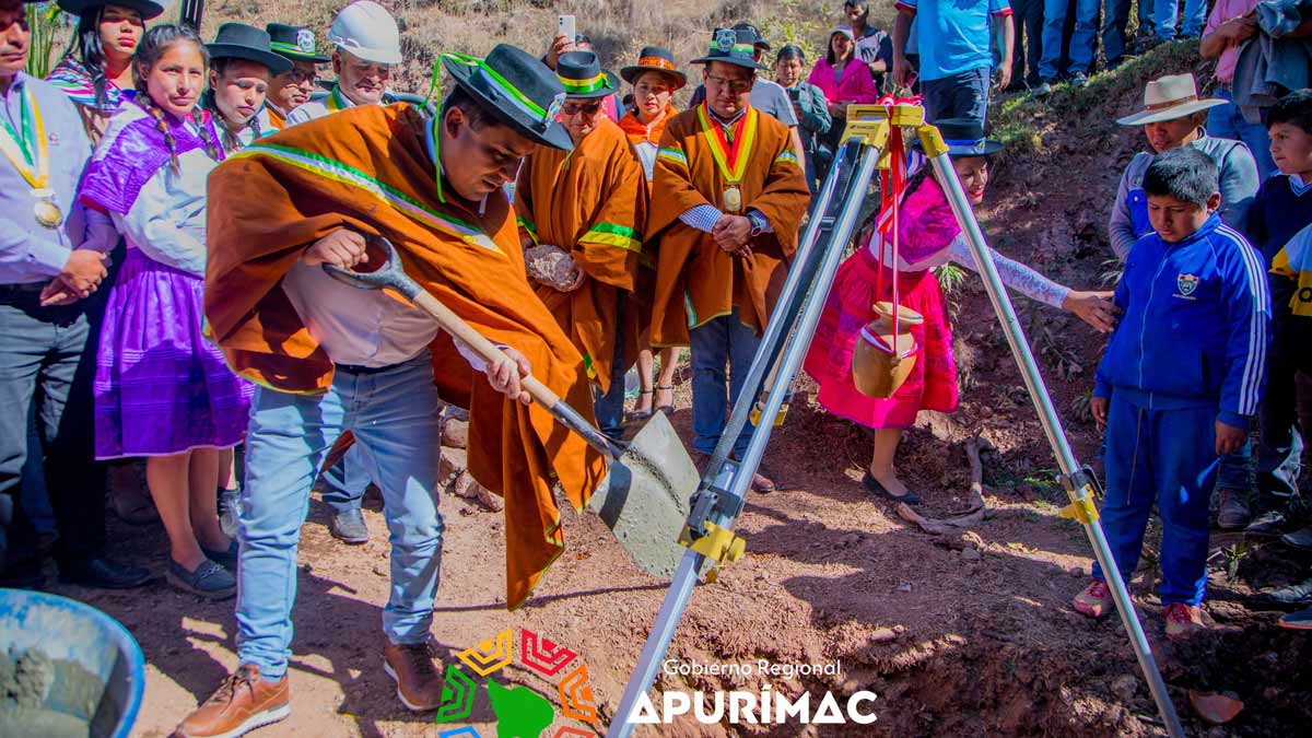 Apurímac Invierten en asfaltado de vía