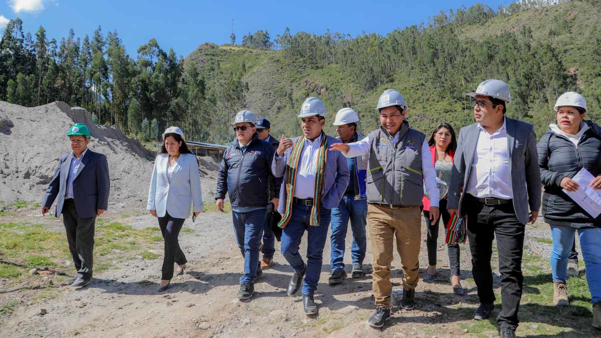 Apurímac: Supervisan ejecución de obra de pistas y veredas en Llimpe