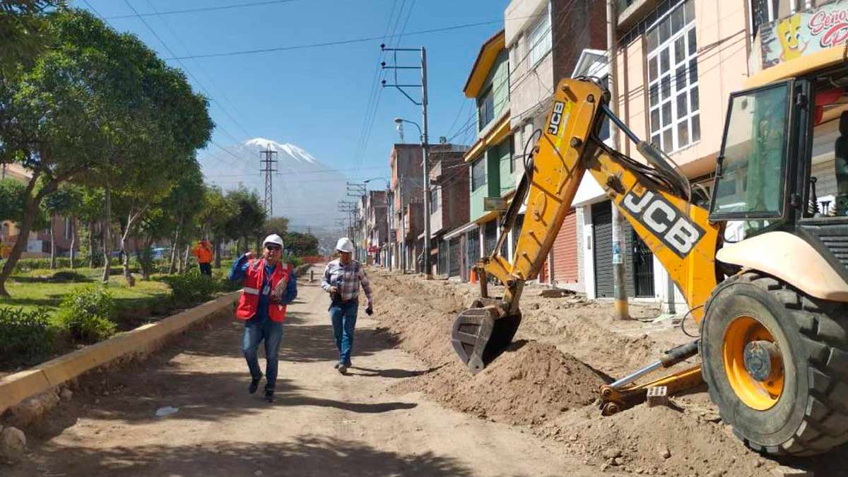 Arequipa ARCC rehabilita pistas y veredas