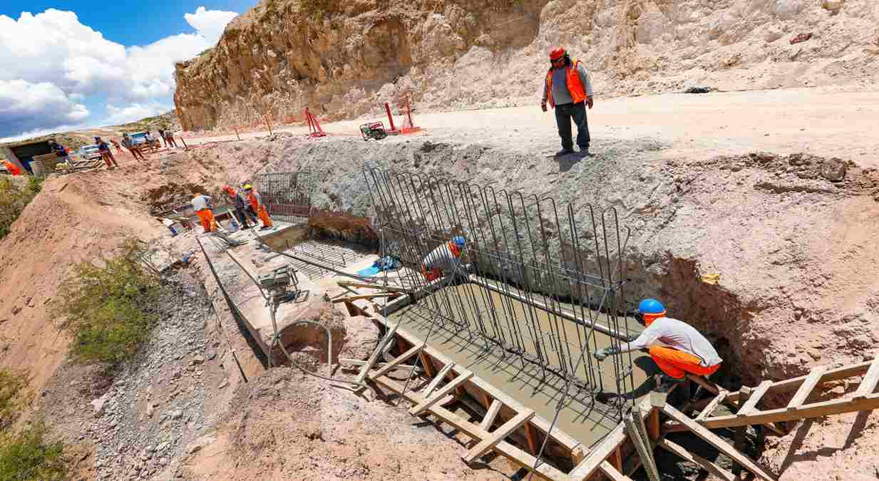 Ayacucho: Continúan los trabajos de asfaltado en carretera Huanca Sancos – Puquio
