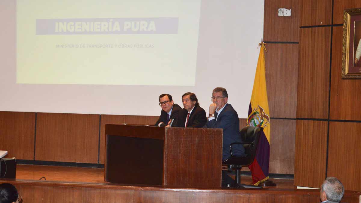 Ecuador Actualizarán estudios para iniciar construcción del Sistema Vial Cruce Sur