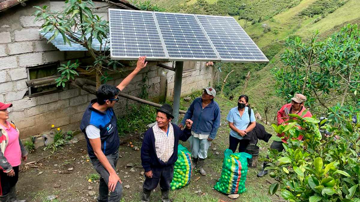 Ecuador: Distribuyen equipos fotovoltaicos en zonas rurales de Quito