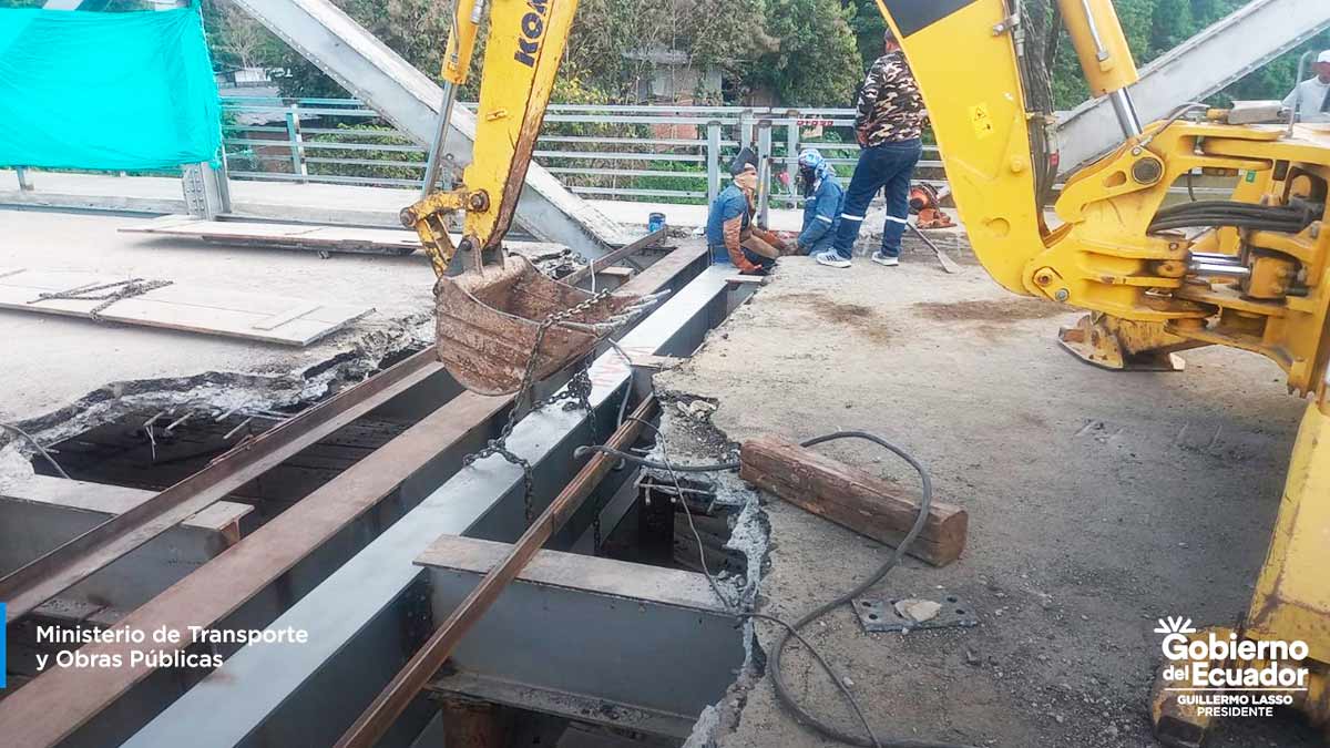 Ecuador Mantenimiento del puente Velasco Ibarra registra 50% de avance