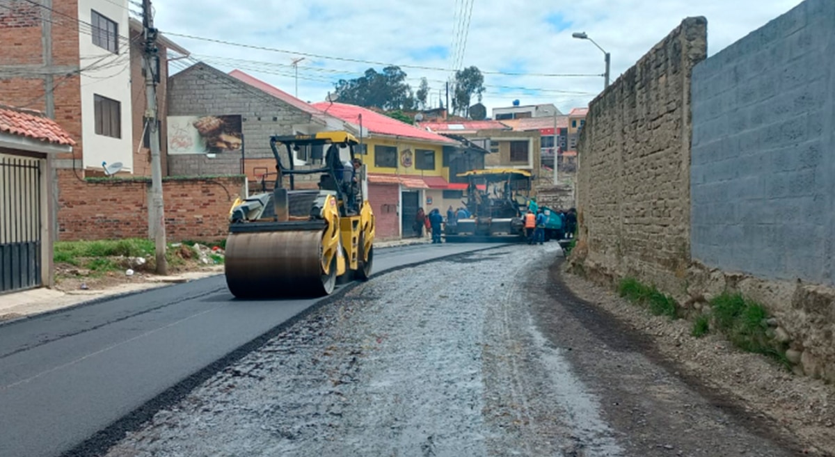 Ecuador: Invierten USD 240.000 en asfalto de calle Del Acordeón en Cuenca