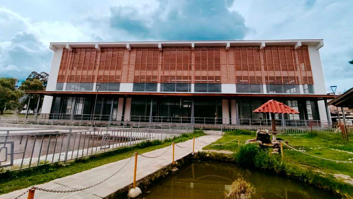 Entregan terreno para reinicio de obras en Baños del Inca