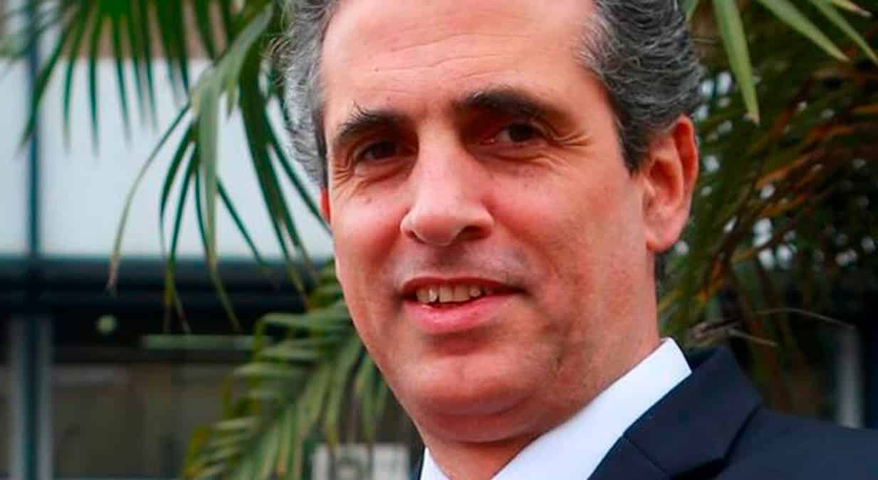 Es economista de la UNMSM y cuenta con más de 20 años de experiencia en temas de agua y saneamiento.