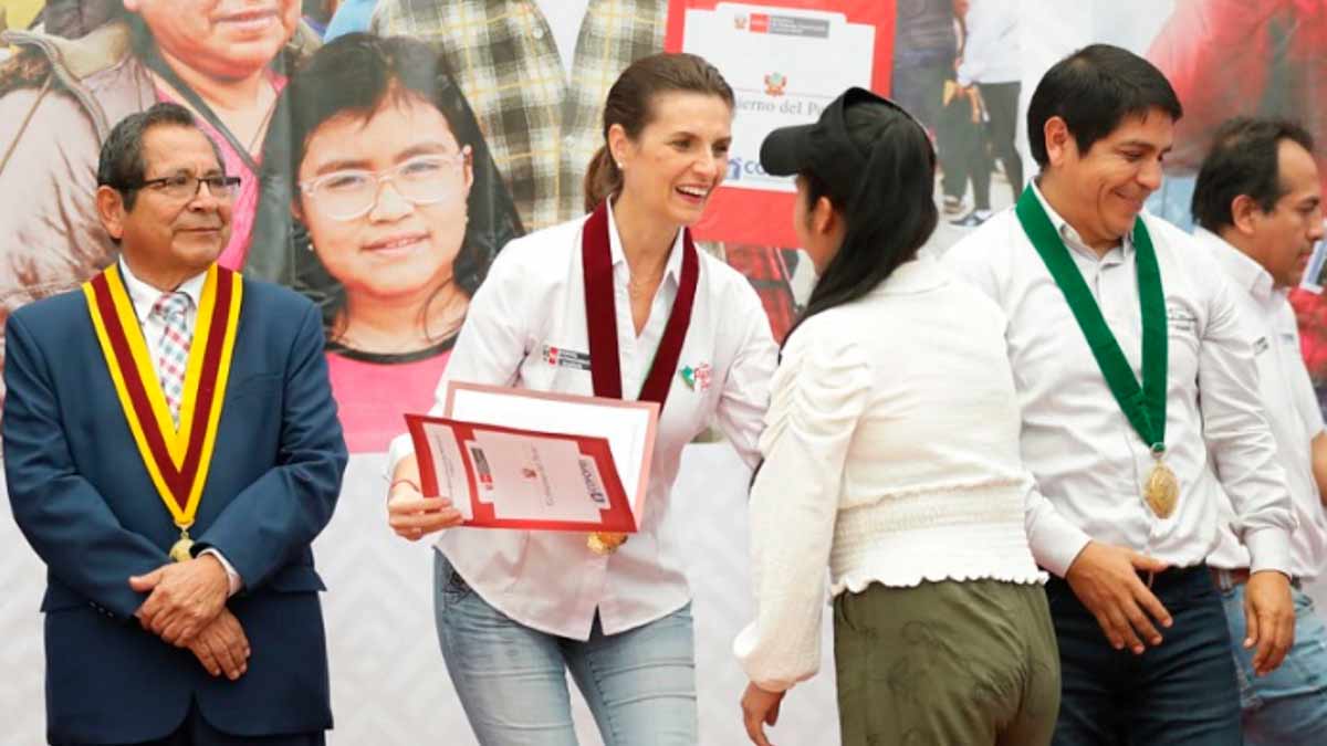 MVCS entrega títulos de propiedad