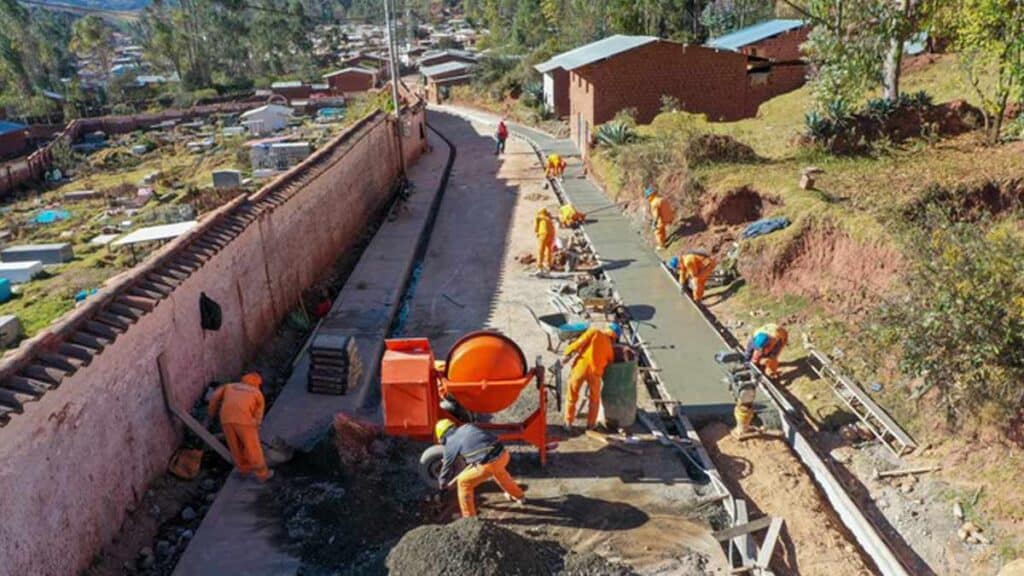 MVCS financia obras de mejoramiento urbano