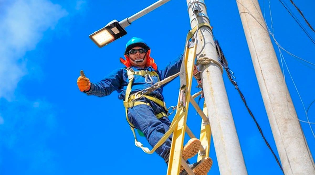 Minem concluye 13 obras de electrificación rural en ocho regiones