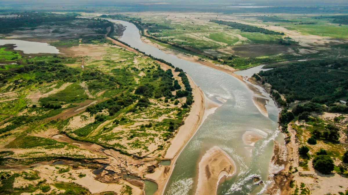 Piura MEF para drenaje de cuencas y descolmatación de río