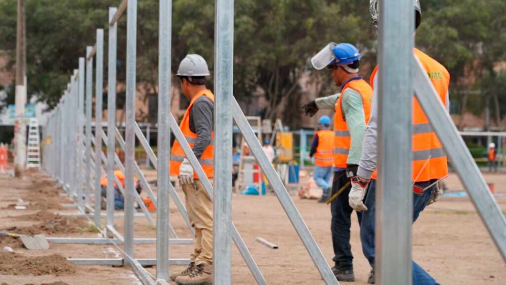 SJL Inician construcción de aulas temporales para Escuela Bicentenario