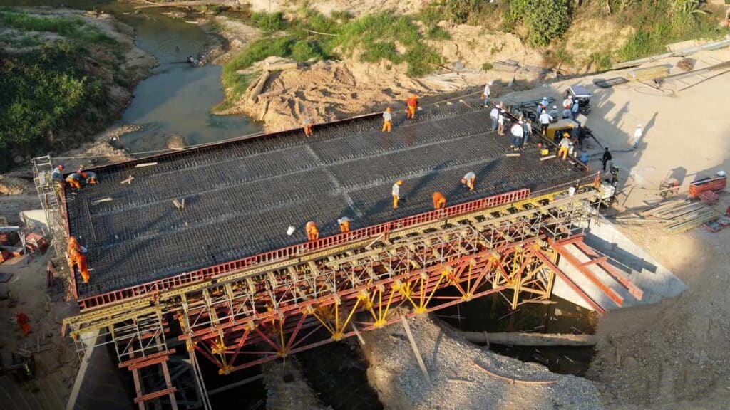 Ucayali Construcción del puente Tahuayo