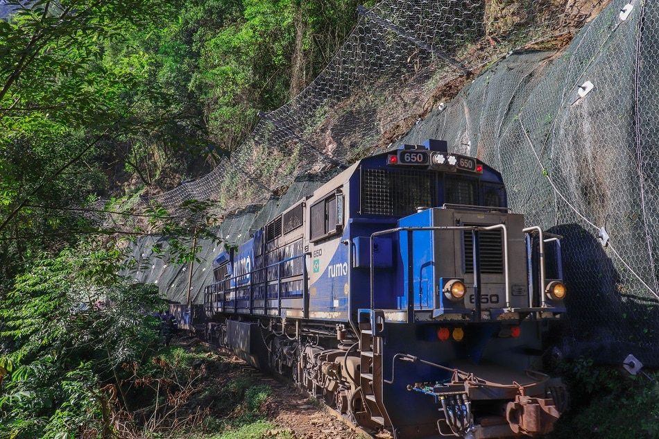 Barrera dinámica y sostenimiento de talud en el Ferrocarril Curitiba – Paranaguá