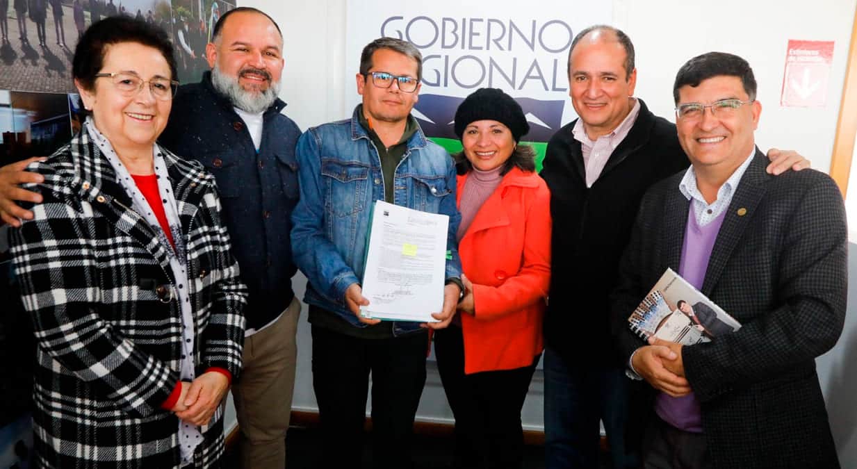 El Gobernador Regional Rodrigo Díaz firmó los convenios para el traspaso de recursos a ocho municipios, que permitirán concretar 10 iniciativas.