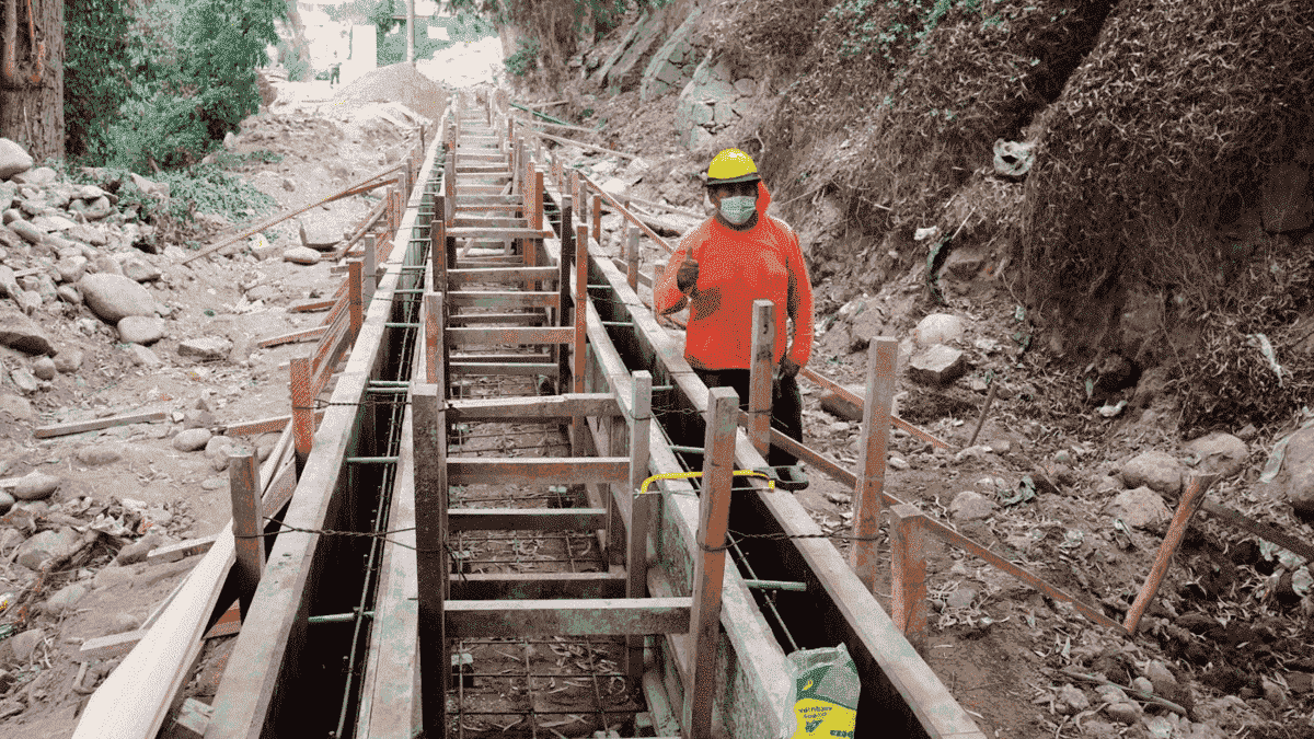 Gore Lima firma convenio para construcción de colegio