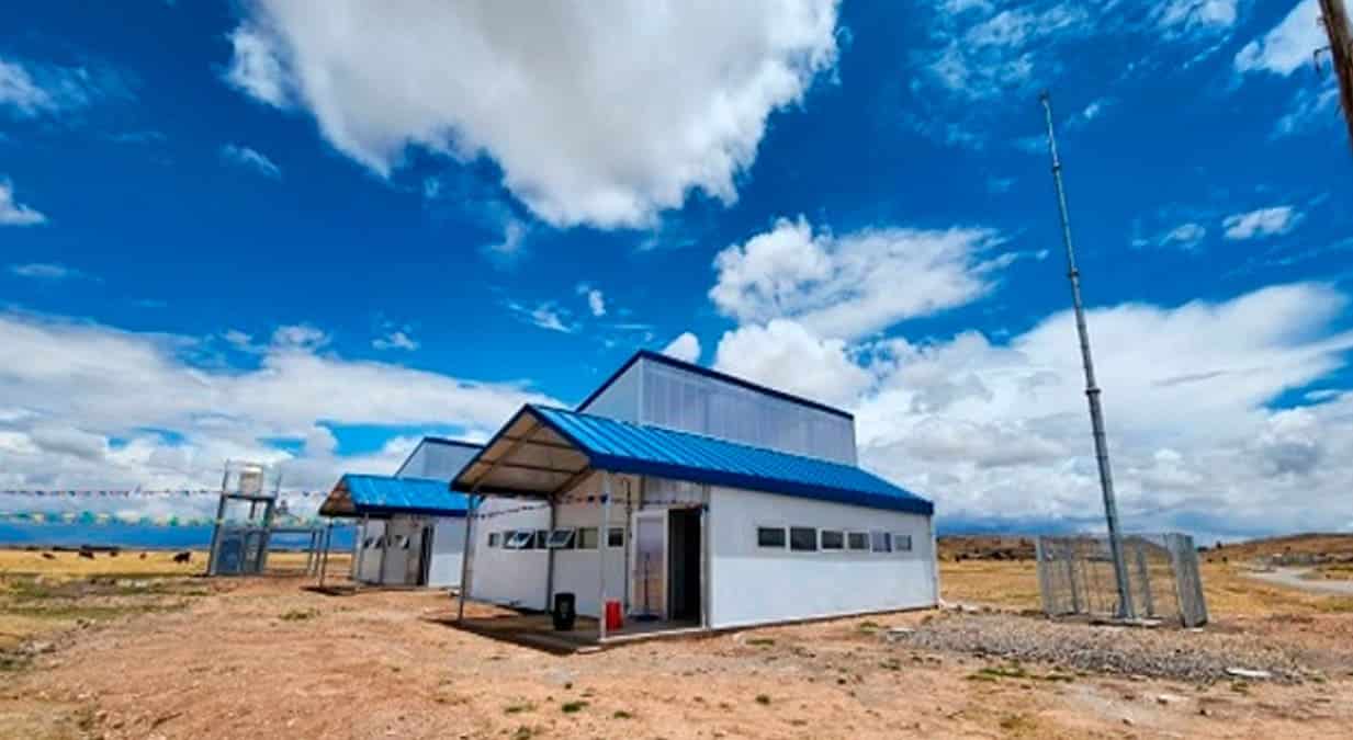 Comunidades educativas recibieron kits de aulas modulares tipo heladas con mobiliario y equipamiento, así como sistemas de agua y desagüe.