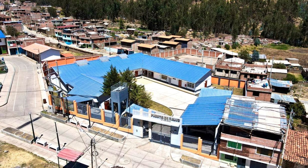 Como parte de las obras, se intervinieron los techos, el cerco perimétrico, muros de contención, veredas y remoción de pisos.