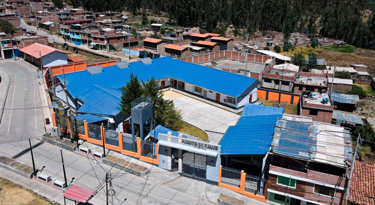 Como parte de la rehabilitación, se construyeron muros de contención en todo el cerco perimétrico del centro de salud.