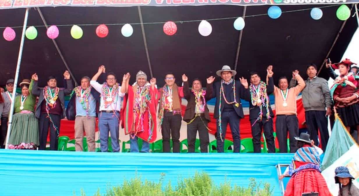 Gobernador Regional impulsa carretera que unirá tres distritos "Pobladores de Puno celebran el lanzamiento del estudio de pre inversión de importante carretera".