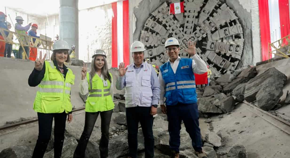 Ministro Pérez Reyes supervisó reinicio de operaciones de excavación en la estación 28 de Julio.