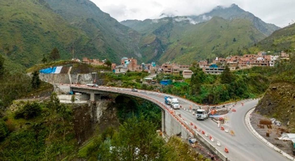 Esta obra disminuirá los accidentes de tránsito y evitará que los camiones y autobuses de pasajeros ingresen al interior de la ciudad.
