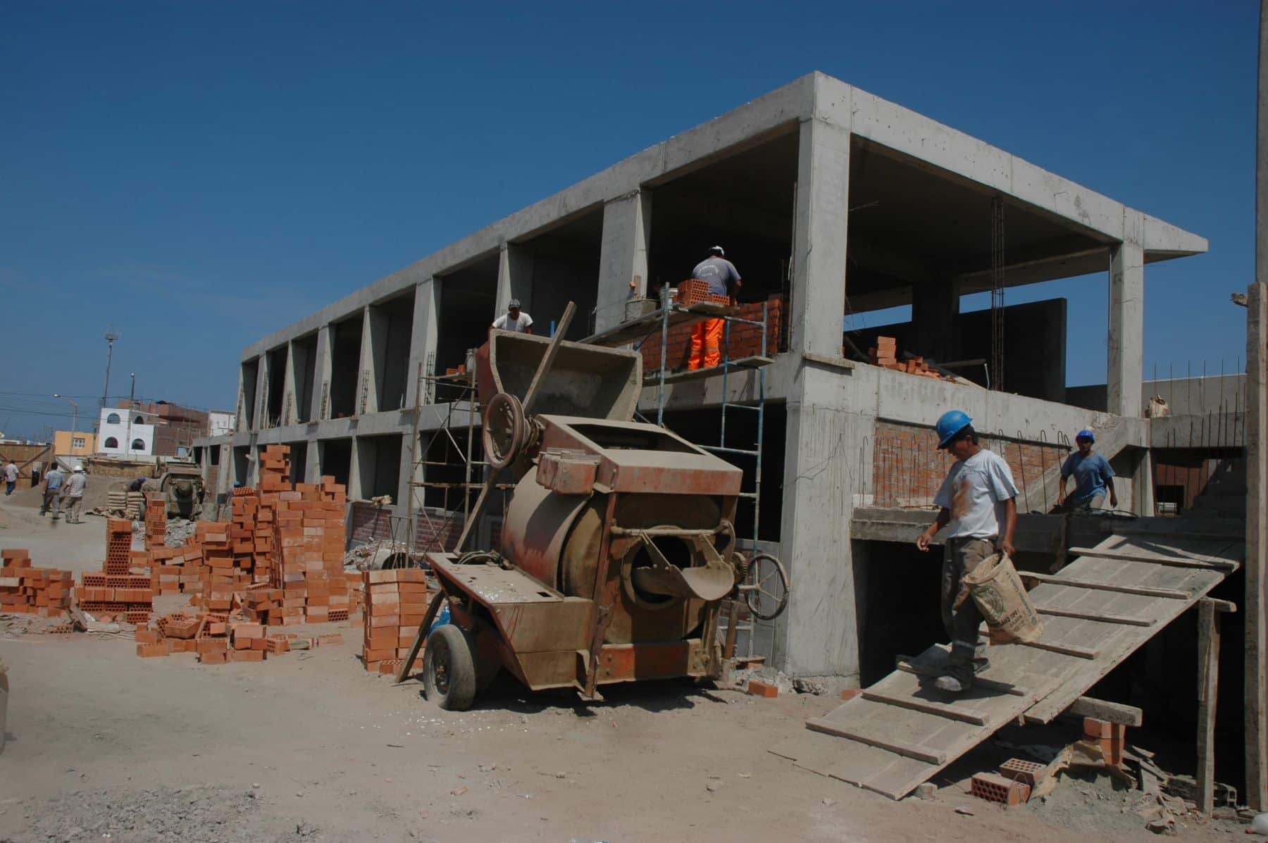 Reconstrucción con Cambios: en marzo del 2021 se proyecta tener el 50% de los colegios construidos