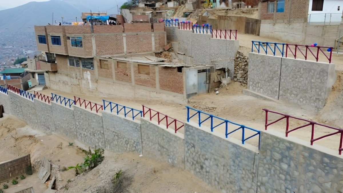 Ate: Inauguran muros de contención en Huaycán