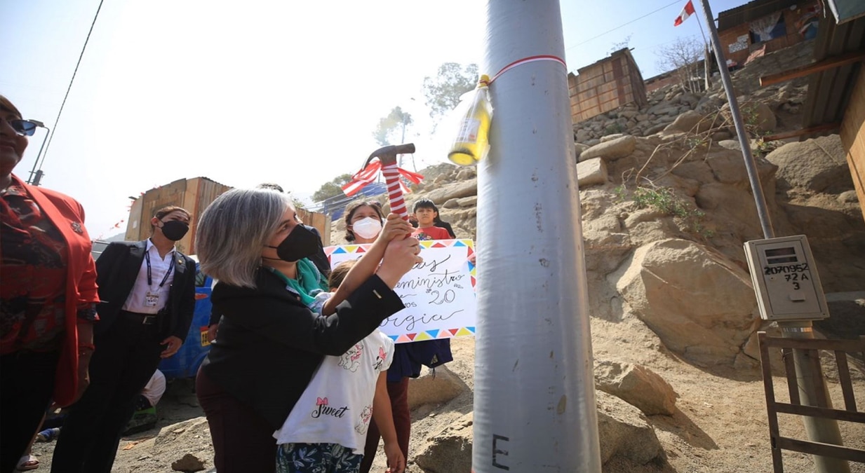Minem supervisa ejecución de obras de electrificación en el norte del país
