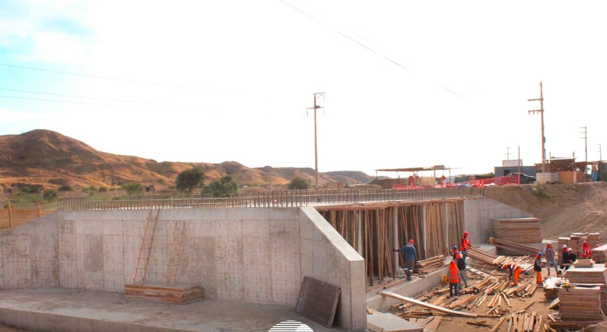 Piura: Reconstrucción del puente El Portón II registra un 74% de avance