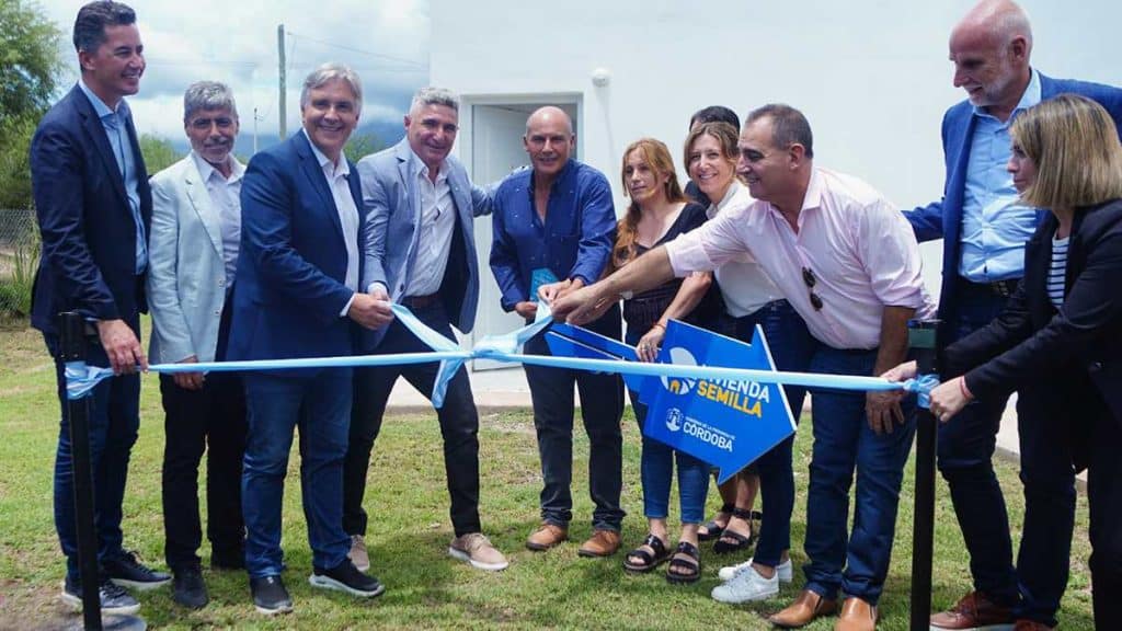 Entrega de viviendas en Las Rosas