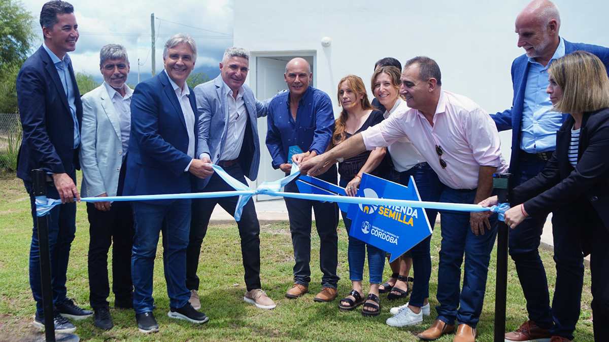 Entrega de viviendas en Las Rosas
