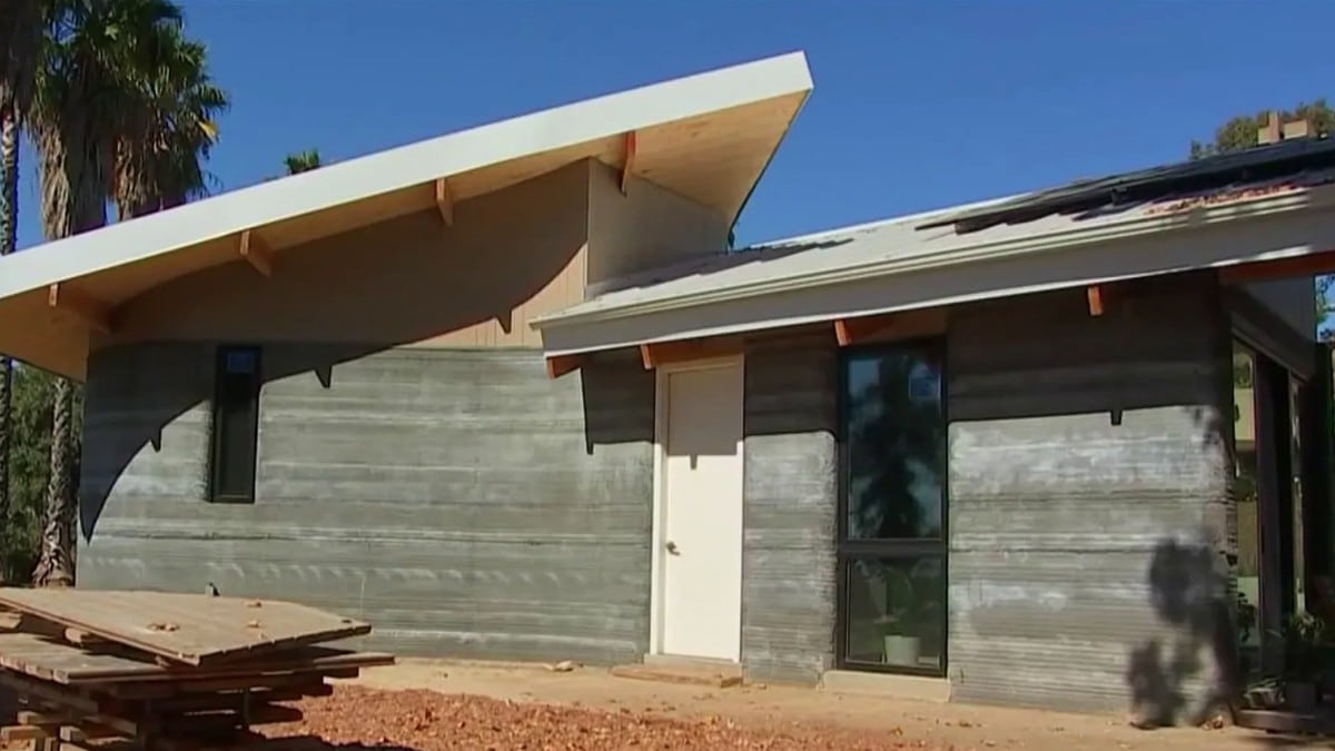 Estudiantes construyen vivienda 3D en Los Ángeles