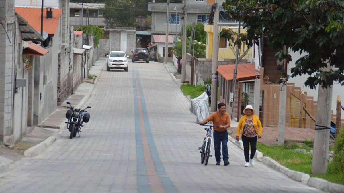 Obra vial en San Carlos de Alangasí