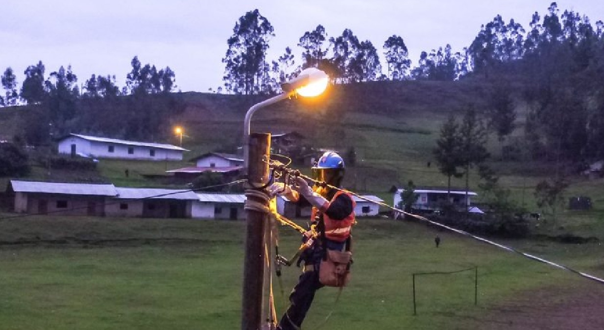 Minem: Entregan electrificación y alumbrado público en Lurigancho-Chosica