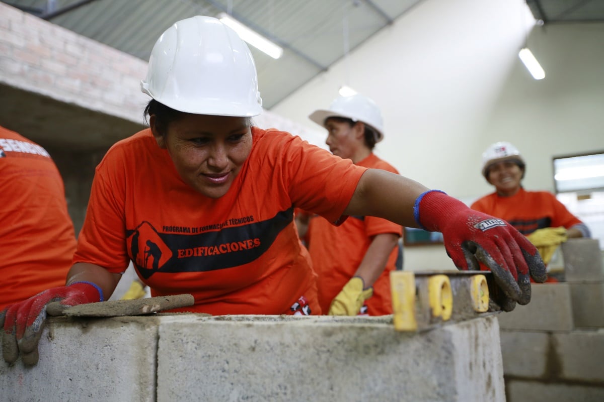 Sencico ofrece charlas para mujeres que desean trabajar en construcción