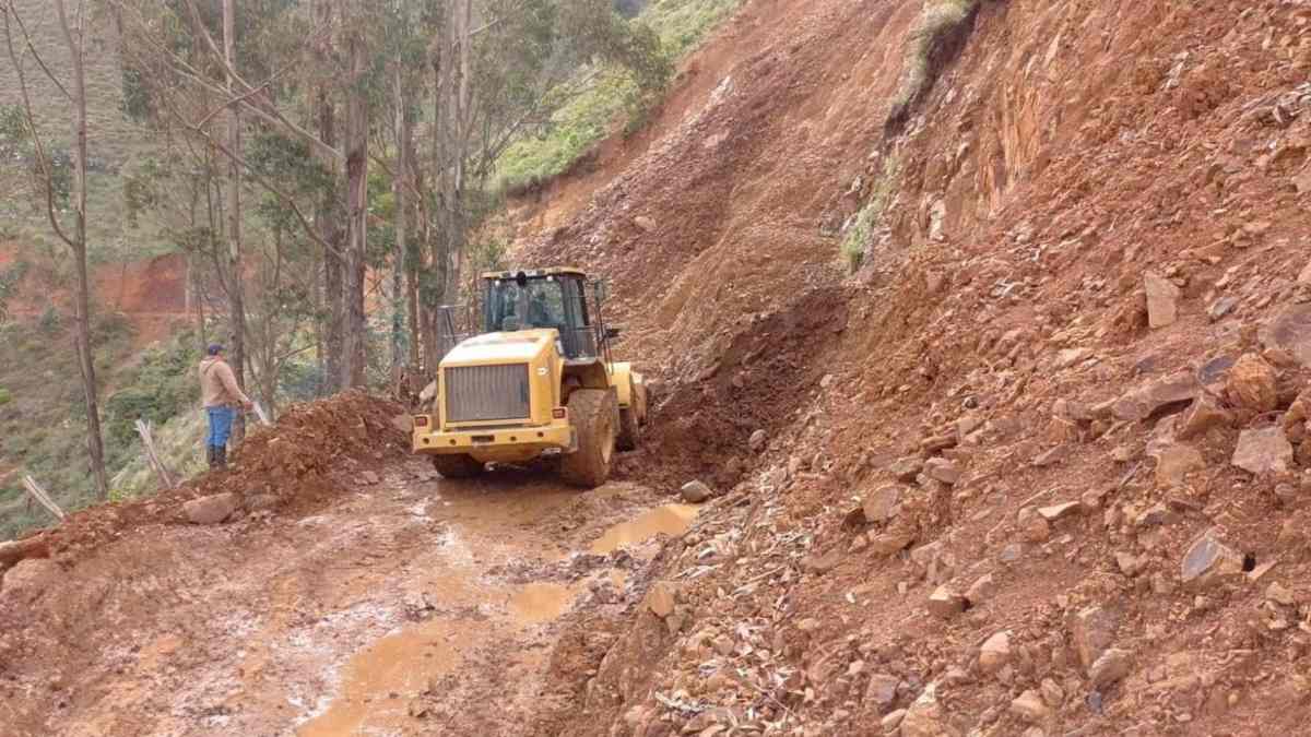 Piura: Ejecutan obras para recuperar vías afectadas por lluvias en Ayabaca y Huancabamba
