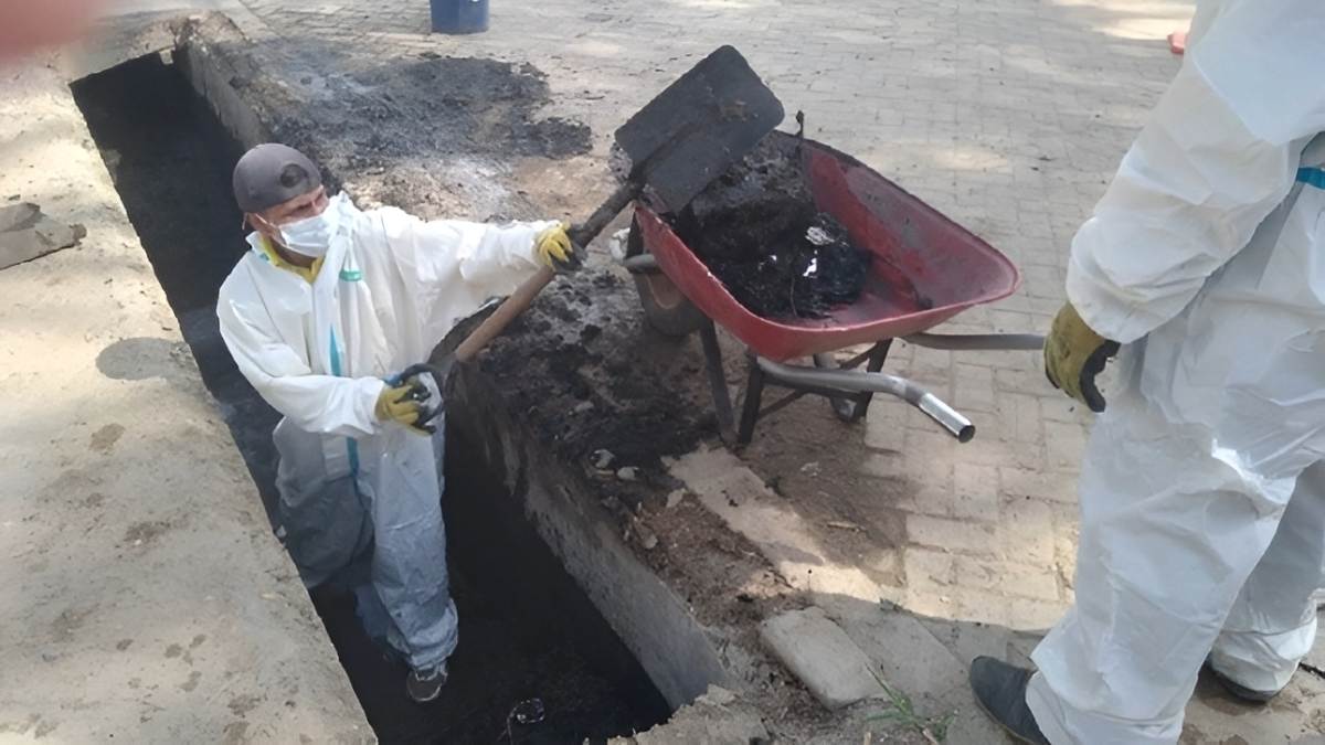 Piura: Limpian rejillas y sumideros en Urb. Monterrico