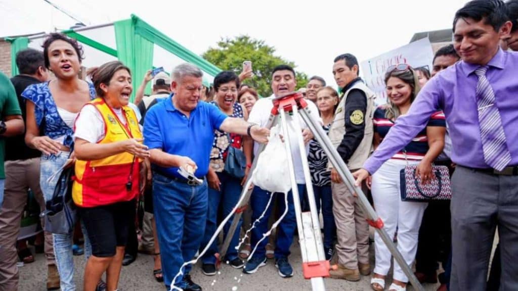 obra vial en distrito La Esperanza