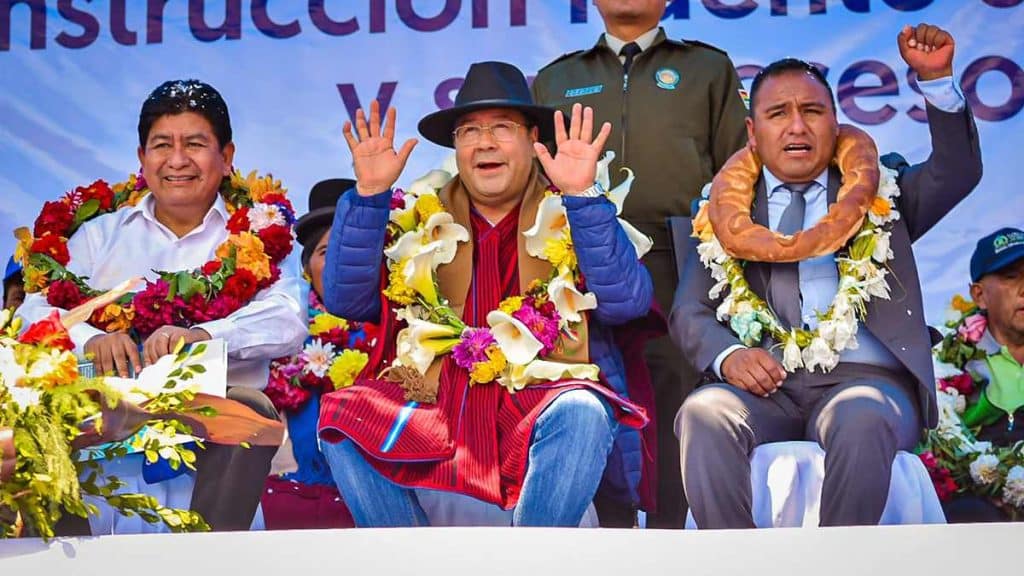 presidente Arce y ministro del MOPSV