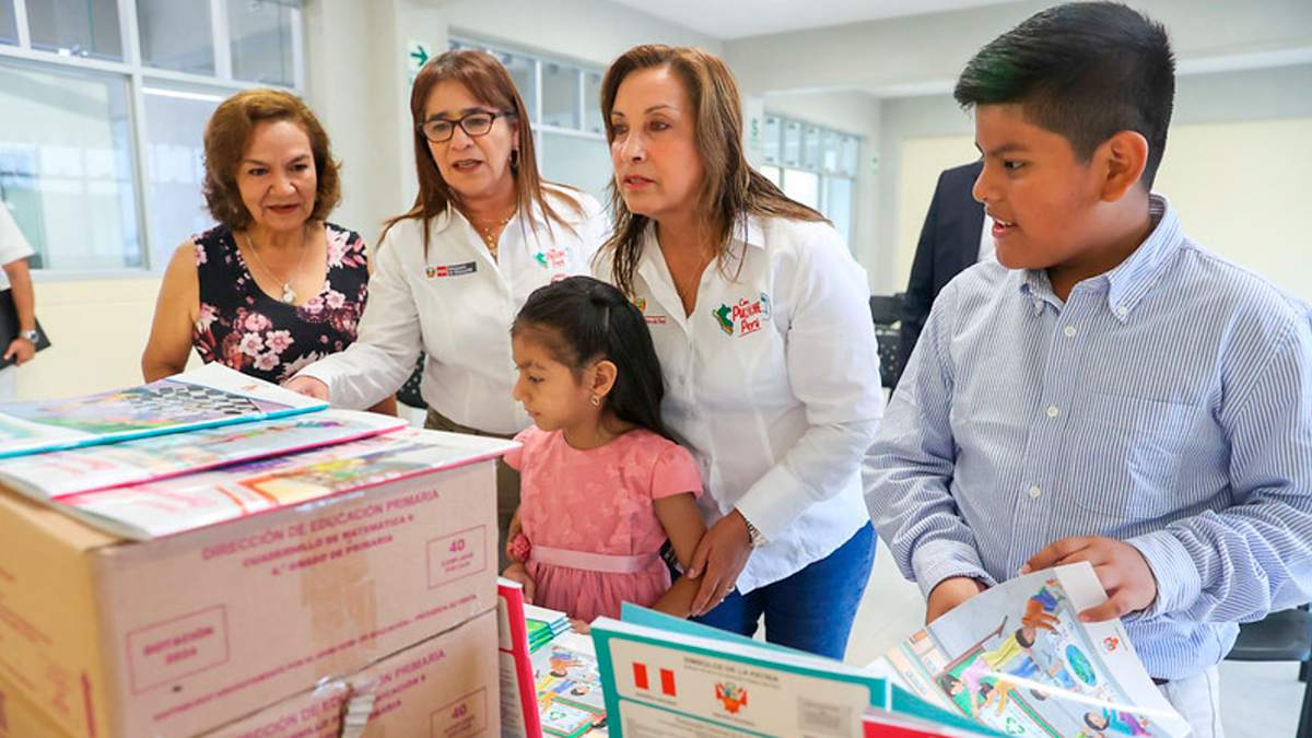 Presidenta Boluarte inaugura cuatro colegios en Lima