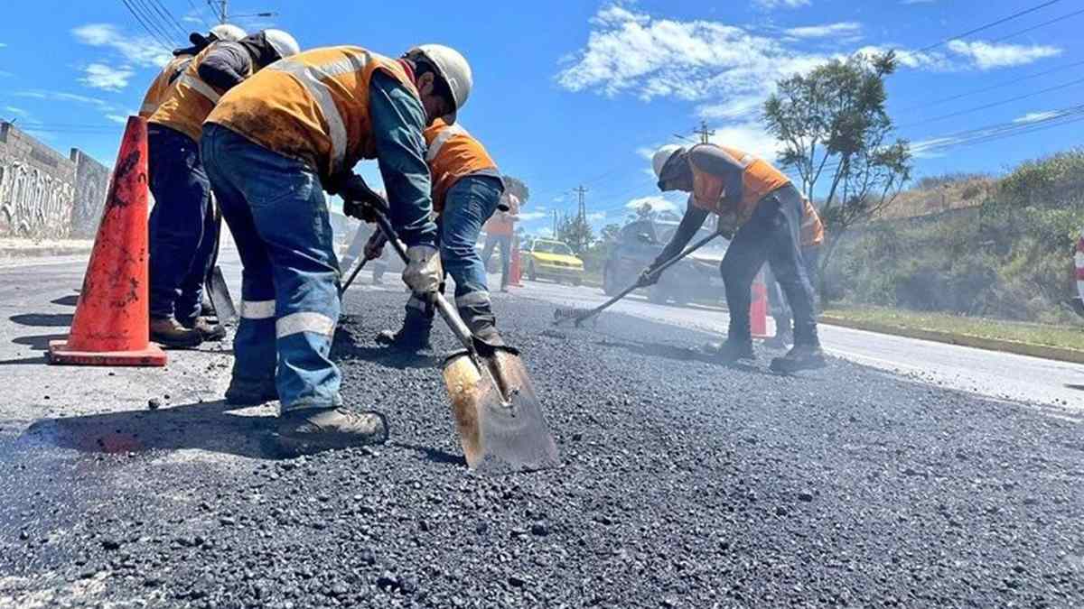 Ecuador: Epmmop repara vías en el Distrito Metropolitano de Quito
