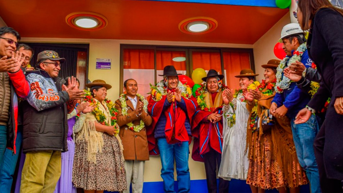 Bolivia: Gobierno entrega 234 viviendas en El Alto