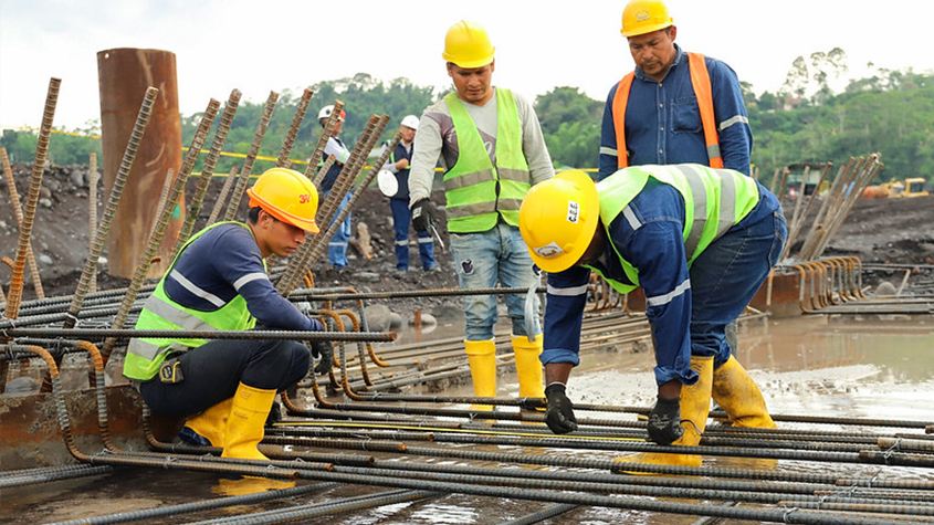 Ecuador: Construcción de puentes sobre el río Upano supera el 70%