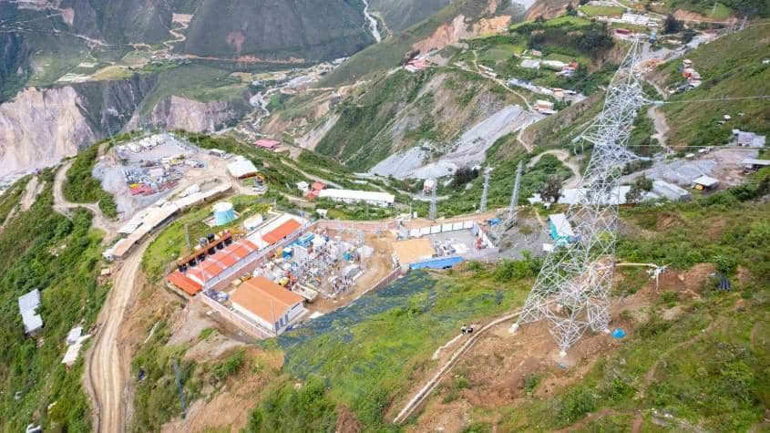 Nueva línea de transmisión eléctrica