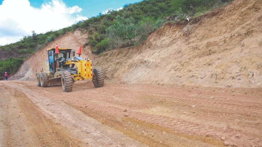 Motoniveladoras: Accesorios y repuestos Equipos versátiles para la construcción