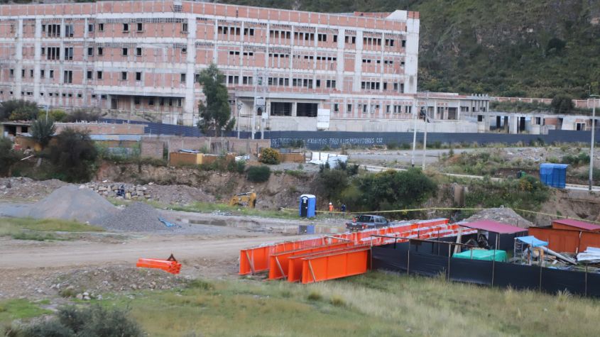 construcción de puente Troncoso