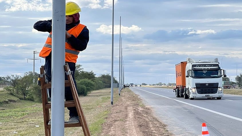 Argentina: Avanza instalación de luces LED en la autovía Juárez Celman