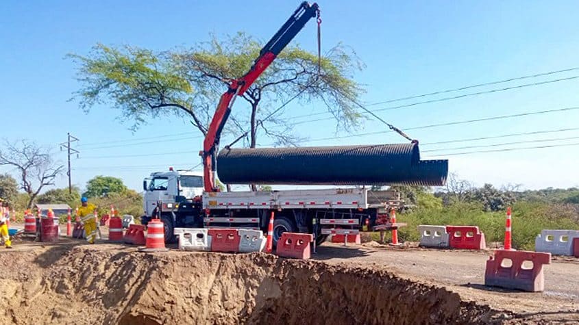 Brindan mantenimiento a más de 20 alcantarillas y un drenaje en carretera Olmos-Piura