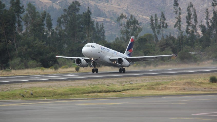Aeropuerto de Anta inaugura primer vuelo comercial tras rehabilitación en la pista de aterrizaje