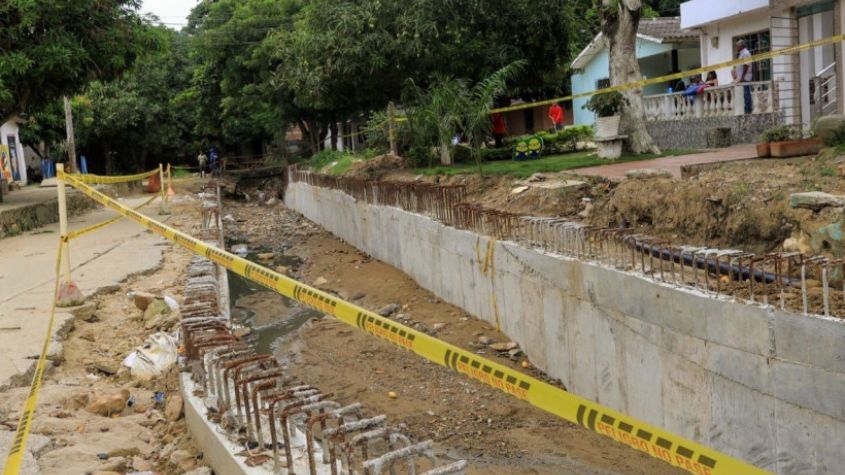 Colombia: Obras de canalización y pavimentación